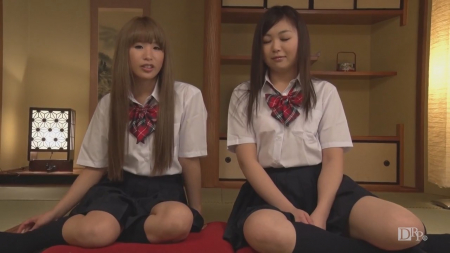 Японские школьницы показывают письки 